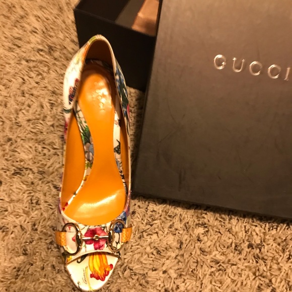 Gucci shoes and matching bamboo purse - Picture 3 of 5